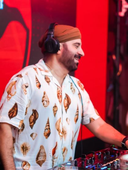 Spinning the best of BollyTech and Indo House music at Happy Brew for 'Mondaze'.