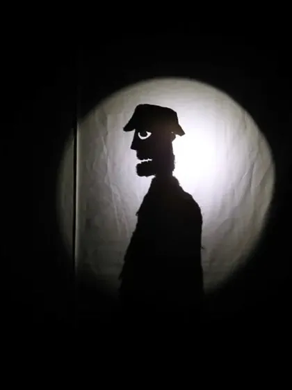 A striking shadow puppet silhouette from 'Mamulengo de la Mancha'. This Brazilian show cleverly uses shadow play to create dramatic and memorable characters.