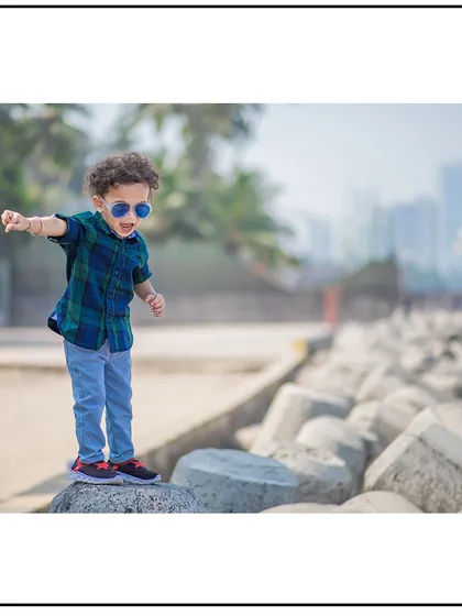 Even a toddler photoshoot can have a cool, urban vibe. We used the Mumbai seafront as a backdrop for this fun and adventurous session, letting him explore and be himself.