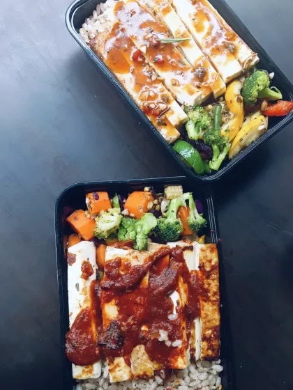 Here you can see two different preparations of my tofu meals, ready for delivery. I use different sauces and vegetable combinations to keep your diet interesting and delicious.