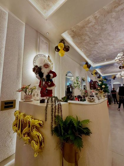 Our reception area, ready to welcome you. We pay attention to every detail to ensure your experience is luxurious from the moment you walk in.