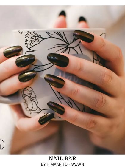 These dark chrome nails have an oil-slick effect, reflecting different colors depending on the light. A very cool and modern choice.