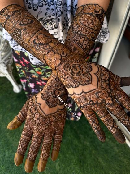 The crossed-hands pose shows the beautiful flow of the floral patterns. This is a timeless design that looks elegant on everyone.