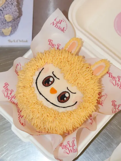 Unboxing a little bit of sunshine with this yellow Labubu character from our mystery box collection. The perfect surprise for any fan.