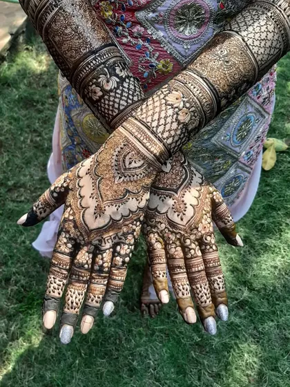 A lovely bridal design with a central paisley motif on the palms, surrounded by detailed traditional patterns.