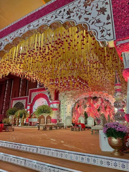 A mandap that blooms with intricate florals and regal seating. The grand arch and cascading flower ceiling create an aura of timeless elegance, setting the stage for new beginnings. 🌸🩷