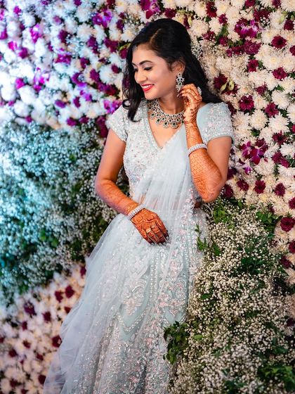 A duplicate of the stunning flower wall portrait, a favorite for its beauty and elegance.