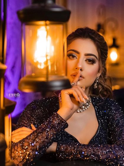 A confident pose, showing off the stunning jewellery and the entire look.