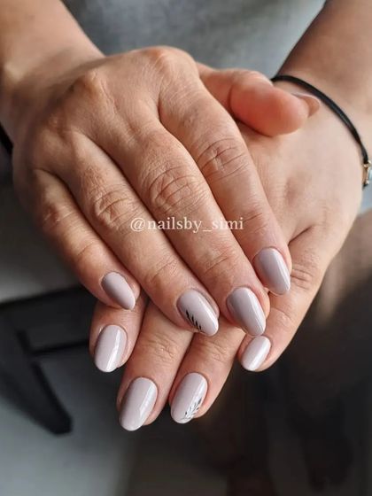 Minimal nails for a clean and sophisticated look. This simple nude-mauve color is perfect on its own, with just a tiny leaf detail as an accent.