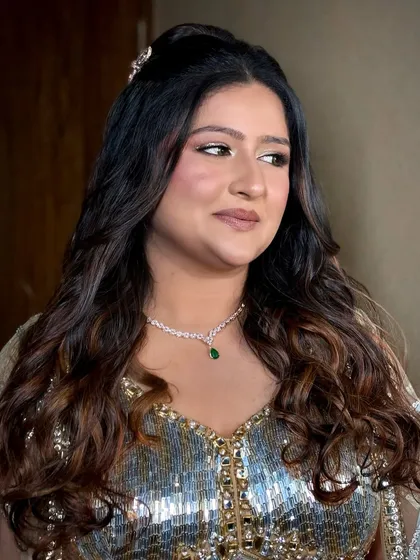 A close-up of the Sangeet makeup. I used a golden shimmer on the eyelids and a warm, nude lip to create a look that was both glamorous and elegant.