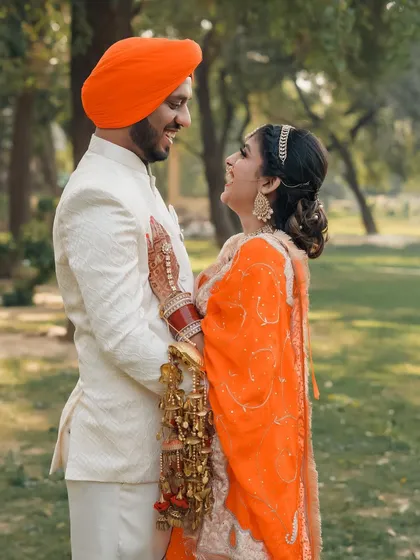 Capturing genuine laughter is my favorite part of any pre-wedding shoot. This photo perfectly freezes a moment of shared joy between the couple in a beautiful outdoor setting.