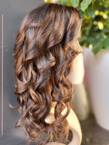 This molten honey cap base wig is a showstopper. It's 14 inches long with low density for a natural feel, made from 100% Remy human hair.