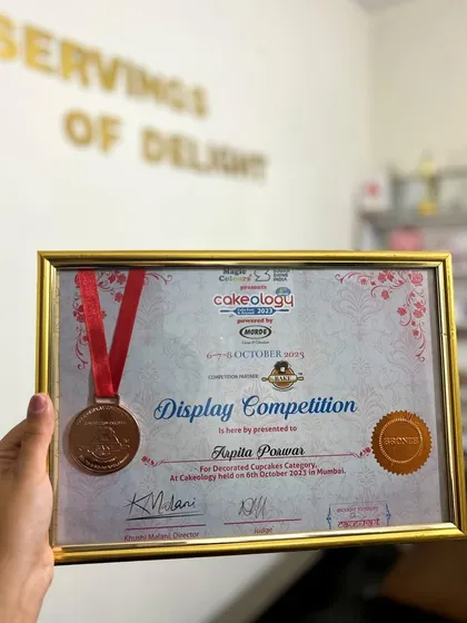 So incredibly proud to have won a medal at the Cakeology display competition! This journey is a dream come true, and this recognition means the world to me.