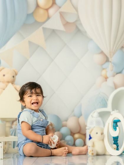 A candid moment from a first birthday shoot. Even if there are a few tears, I capture the real emotions of the day, creating authentic memories.