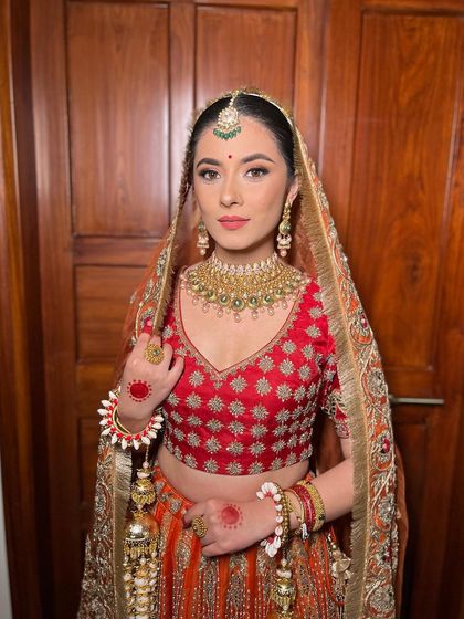 A closer look at this traditional bridal makeup. The focus is on defined eyes, radiant skin, and a lip color that complements the outfit.