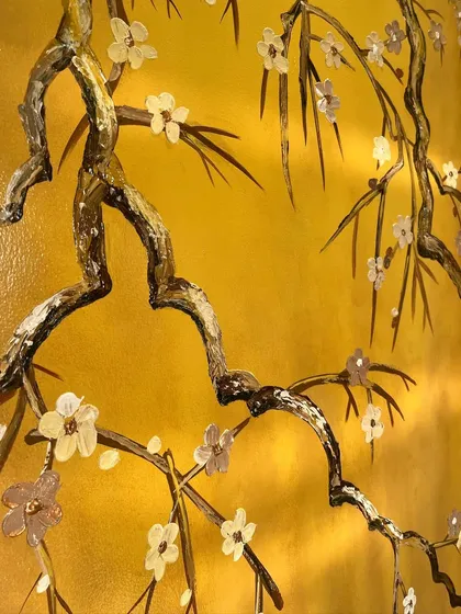 A close-up of the delicate, hand-sculpted flowers on the branches.