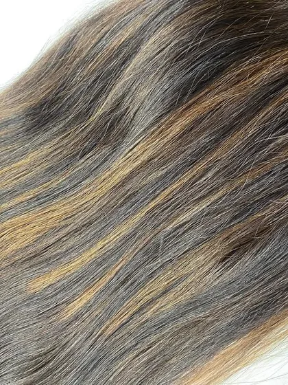 A detailed look at the texture and highlights of a 150gm set of extensions. The mix of tones helps the piece blend naturally with your own hair color.