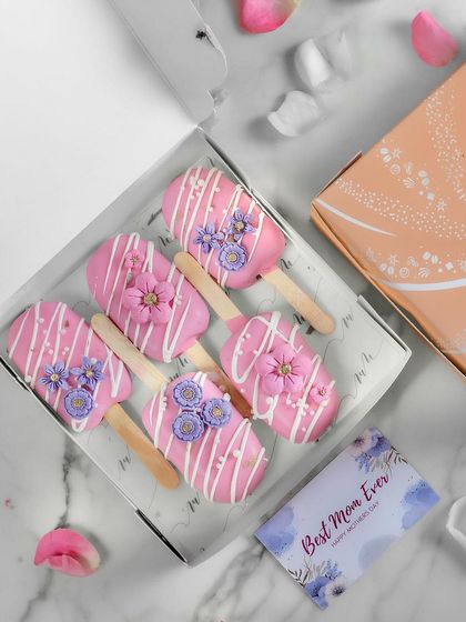 Neeth Medappa - Dessert Tables & Pâtisserie Handcrafted Macarons, Cakesicles & Dessert Jars photo 13