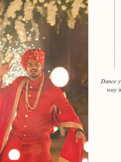 The groom dances his way into the wedding, surrounded by friends and the explosive energy of cold pyro, setting a celebratory tone from the start.