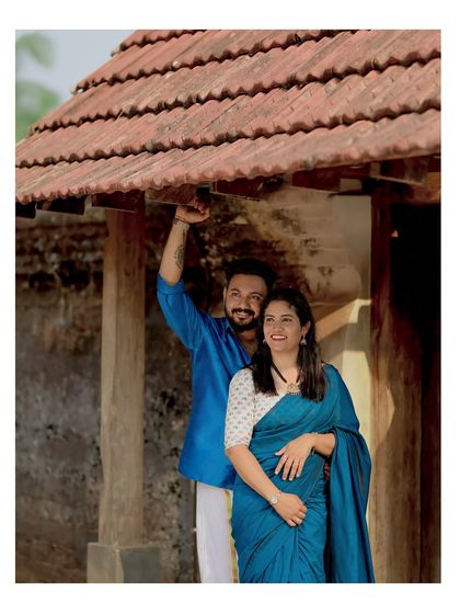 A sweet embrace under the tiled roof of a heritage home. I use architectural elements to frame couples and add character to the photos.