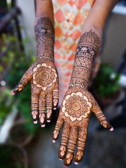 Another view of the mandala and geometric combo, a popular choice for modern brides.