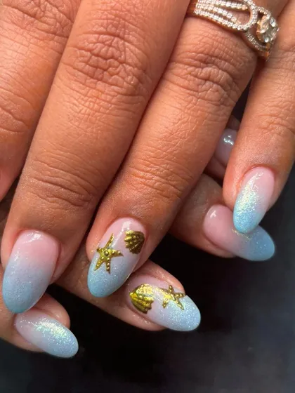 Getting ready for a beach vacation with this ocean-themed set. It features a glittery blue ombre and cute 3D gold seashell and starfish charms.