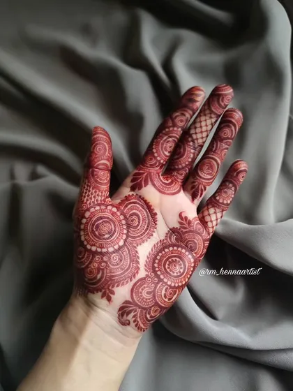 A full hand view of this incredible stain. This is the result of leaving the natural henna on for a good amount of time and proper aftercare.