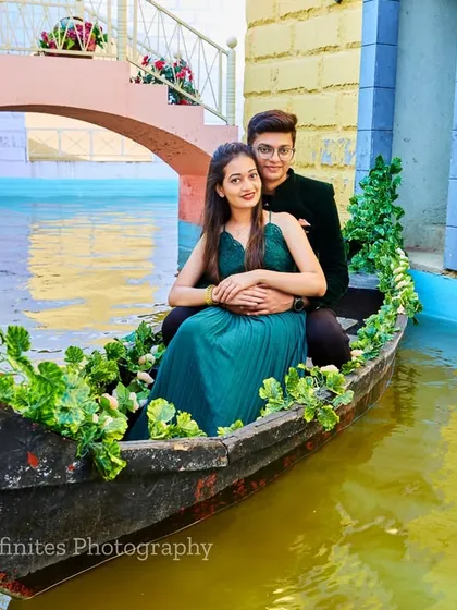 A cozy portrait of a couple seated in our gondola, surrounded by lush greenery, creating an intimate and romantic pre-wedding photo.