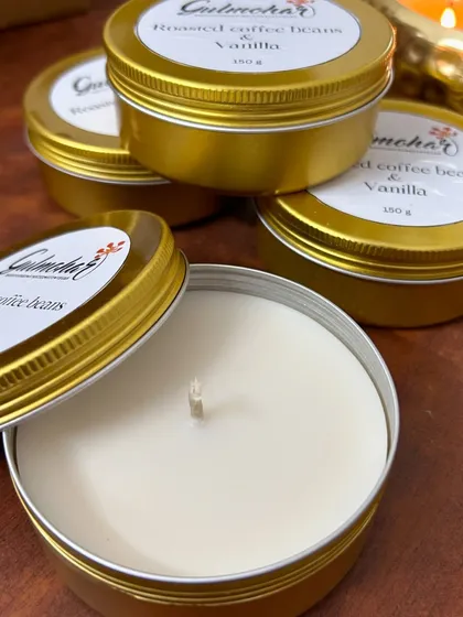 Our roasted coffee beans and vanilla scent in a travel-friendly tin. A sophisticated and comforting fragrance choice for wedding guests.