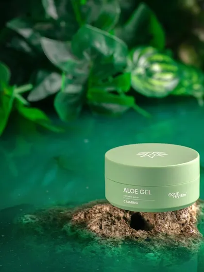 For this natural skincare product shoot, I created a serene environment with water and foliage to reflect the brand's earthy ethos. This style of photography is perfect for brands that want to highlight their pure and calming ingredients.