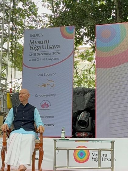 Another moment with Eddie Stern at the Mysuru Yog Utsava. His ability to blend deep knowledge with a modern, accessible approach is a constant source of inspiration for my own teaching.