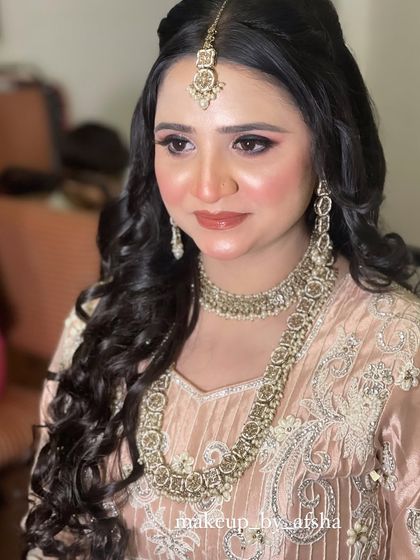 Soft & Ethereal: Pastel, White & Gold Looks photo 69