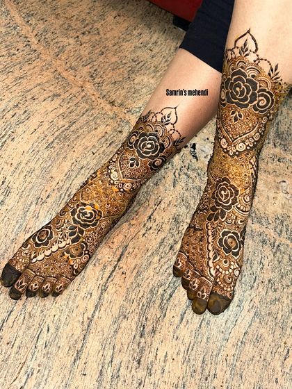 A full view of this stunning floral leg design. The patterns are bold and beautiful, with a mix of dark and light shading.