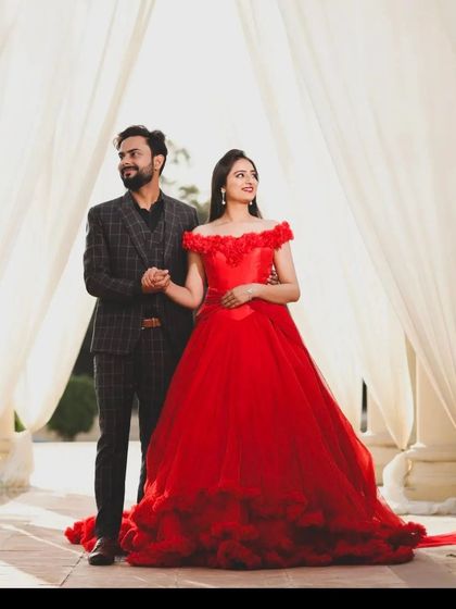 Dress Rental Buzz - Photoshoot Outfit Rental Couple & Pre-Wedding Outfits photo 22