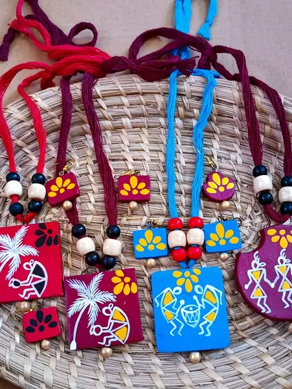 This collection showcases my Warli art sets, featuring the iconic stick figures in various scenes. I offer them in different colors and pendant shapes, each telling a simple story of tribal life.