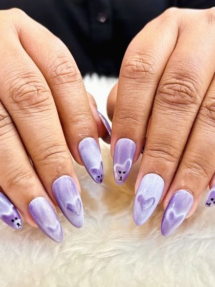 Heartbeats in lavender shades. This cute set features a lavender cat-eye base with tiny, hand-painted hearts and teddy bears for a sweet and playful look.