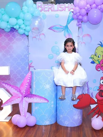 The birthday girl sits like a queen on her throne in the middle of her Little Mermaid kingdom. We create special spots for the guest of honor to feel like the star of the day.