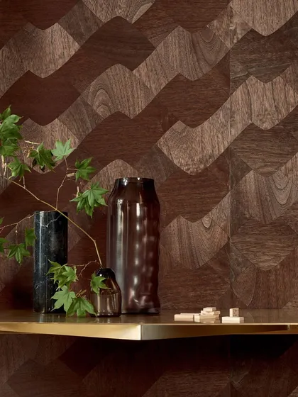 The wavy wood marquetry pattern creates a stunning feature wall. The interplay of light and shadow across the different wood grains adds a sense of movement and organic elegance.