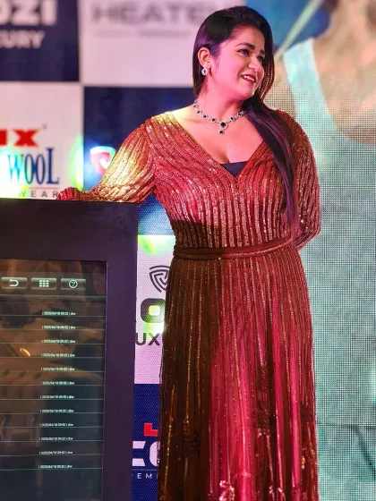 A smile from the podium. My warm and engaging style helps in creating a friendly and positive atmosphere for your business partners.