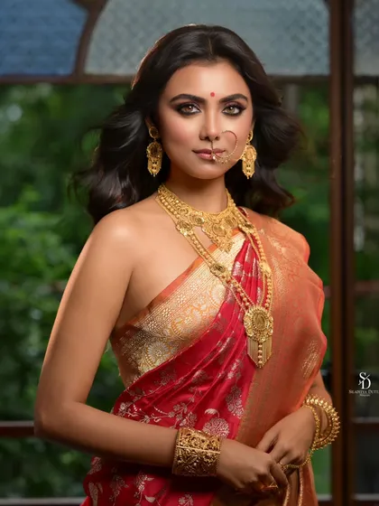A classic bridal portrait that balances regal elegance with a soft, approachable feel. We worked carefully to style the rich red banarasi saree and traditional gold jewellery to create an image that feels both grand and personal.