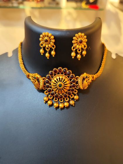 This choker with a floral pendant and peacock motifs is a very unique piece.