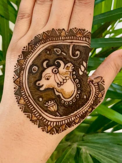 A still shot of the sacred cow mandala design. This piece is perfect for those who want to express their devotion or love for animals through their mehndi.