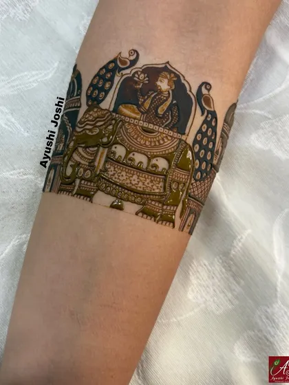 An armband idea featuring a bride on a royal elephant, a classic and regal choice for bridal mehendi.