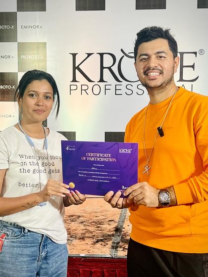 Another proud moment, awarding a certificate to a talented stylist at the Krone Professional seminar in Kerala.