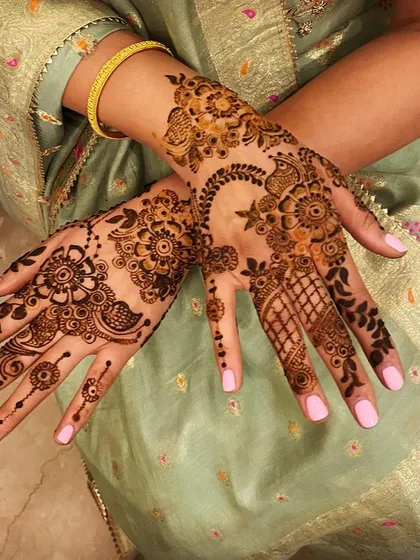 A lovely, light floral design perfect for a party or small function. The patterns are not too heavy, providing a touch of elegance without full coverage.