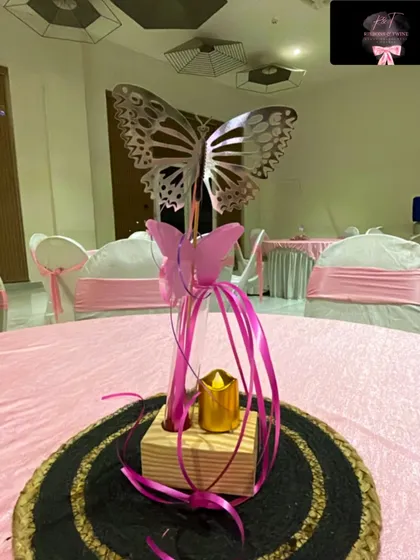An identical shot of the elegant table centerpiece.