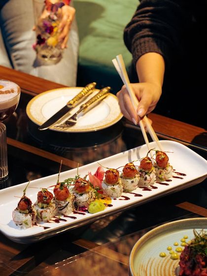 The sublime dance between hands and food continues with our beautifully crafted sushi and artistic cocktails.