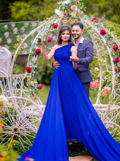 For couples who dream of a true fairy tale, I bring fantasies to life. This shot with a Cinderella carriage is a perfect example of how we can use unique props to tell your personal love story.