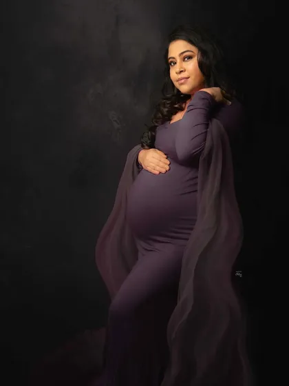 Celebrating the strength and radiance of motherhood. This mama-to-be shines in a dramatic, deep purple gown from my studio wardrobe, set against a rich, moody backdrop for a fine art feel.