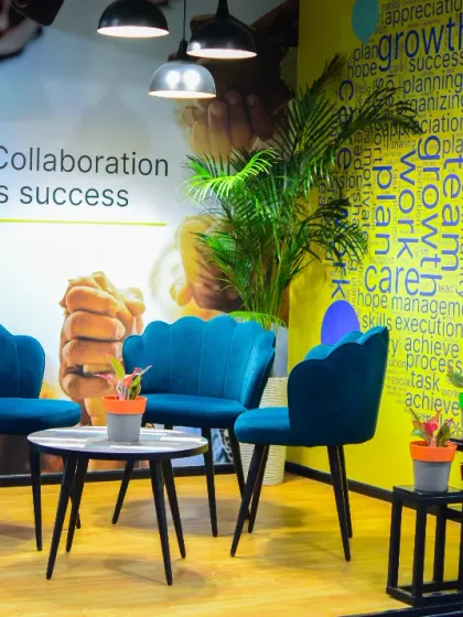 We created this cozy breakout area to show how plants can make collaborative spaces more inviting. The combination of a large Areca Palm and smaller potted plants on tiered stands adds texture and life, turning a simple seating arrangement into a refreshing retreat.